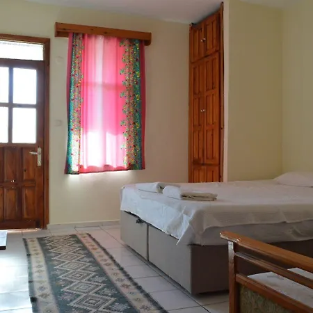 Erasmus Aparthotel 4*