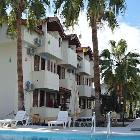 Apartahotel Erasmus 4*