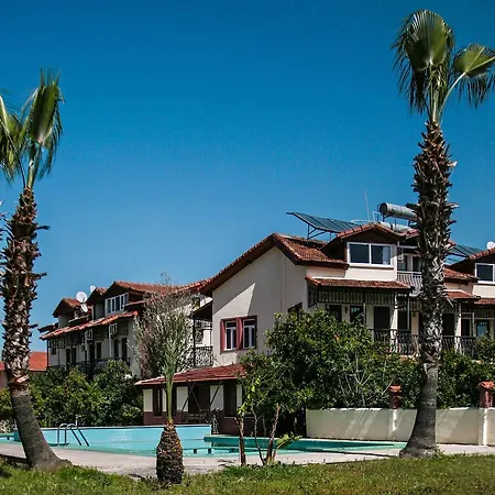Erasmus Apartahotel 4*