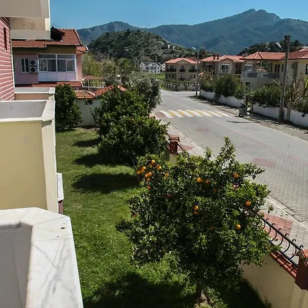 Erasmus Apartahotel 4*