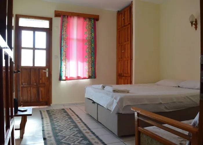 Erasmus Aparthotel 4*